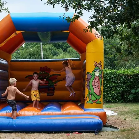 Camping Cosy Pour 4 Avec Terrasse à - Api-1-52-1741 *